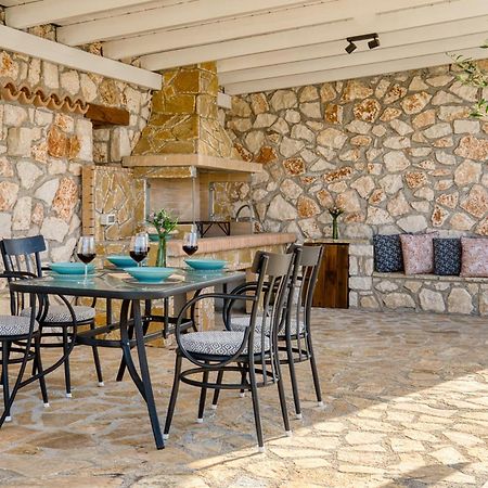 Astarte Villas - Astra Private Villas With Pool Vasilikí Екстериор снимка