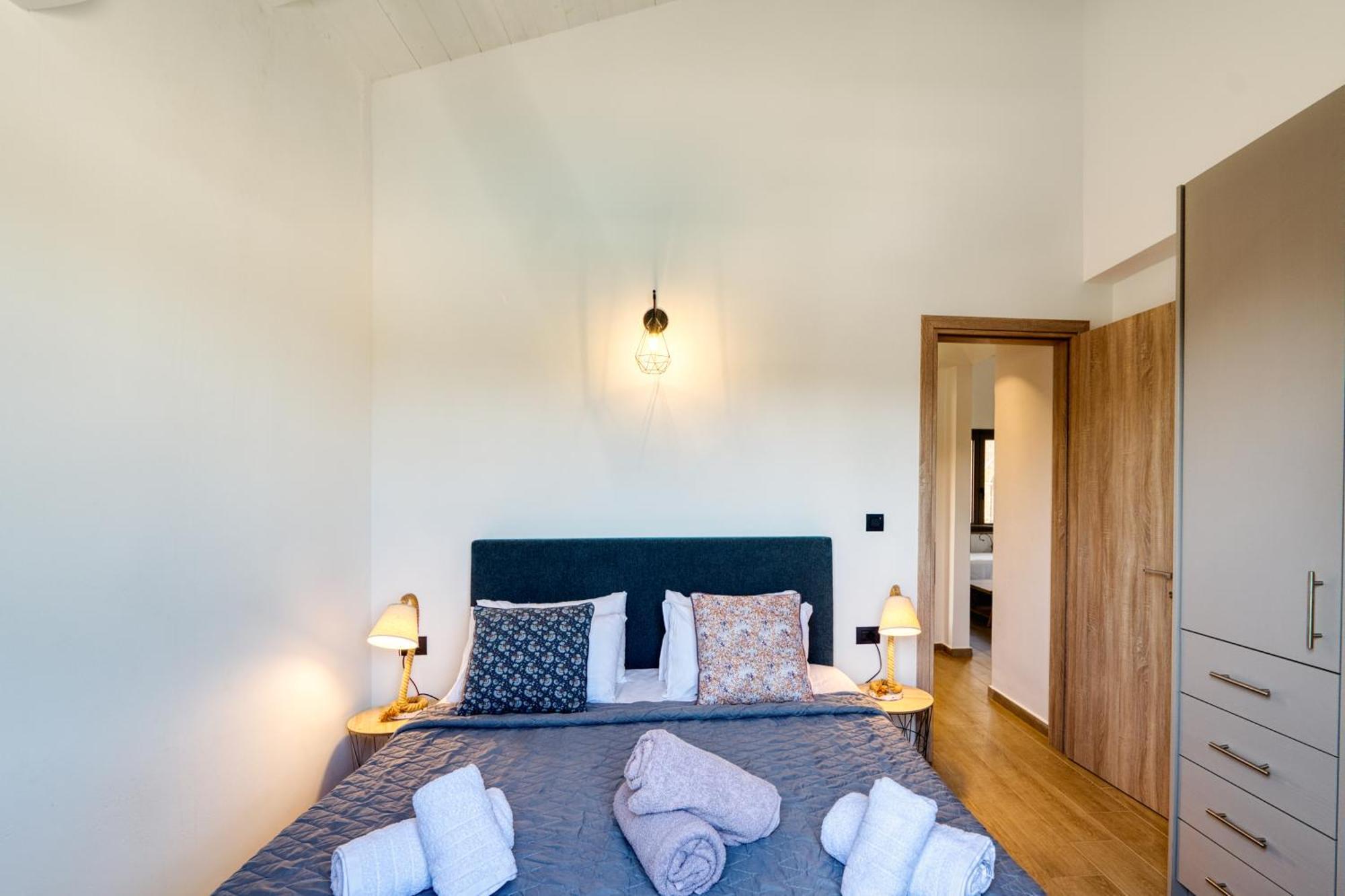 Astarte Villas - Astra Private Villas With Pool Vasilikí Екстериор снимка