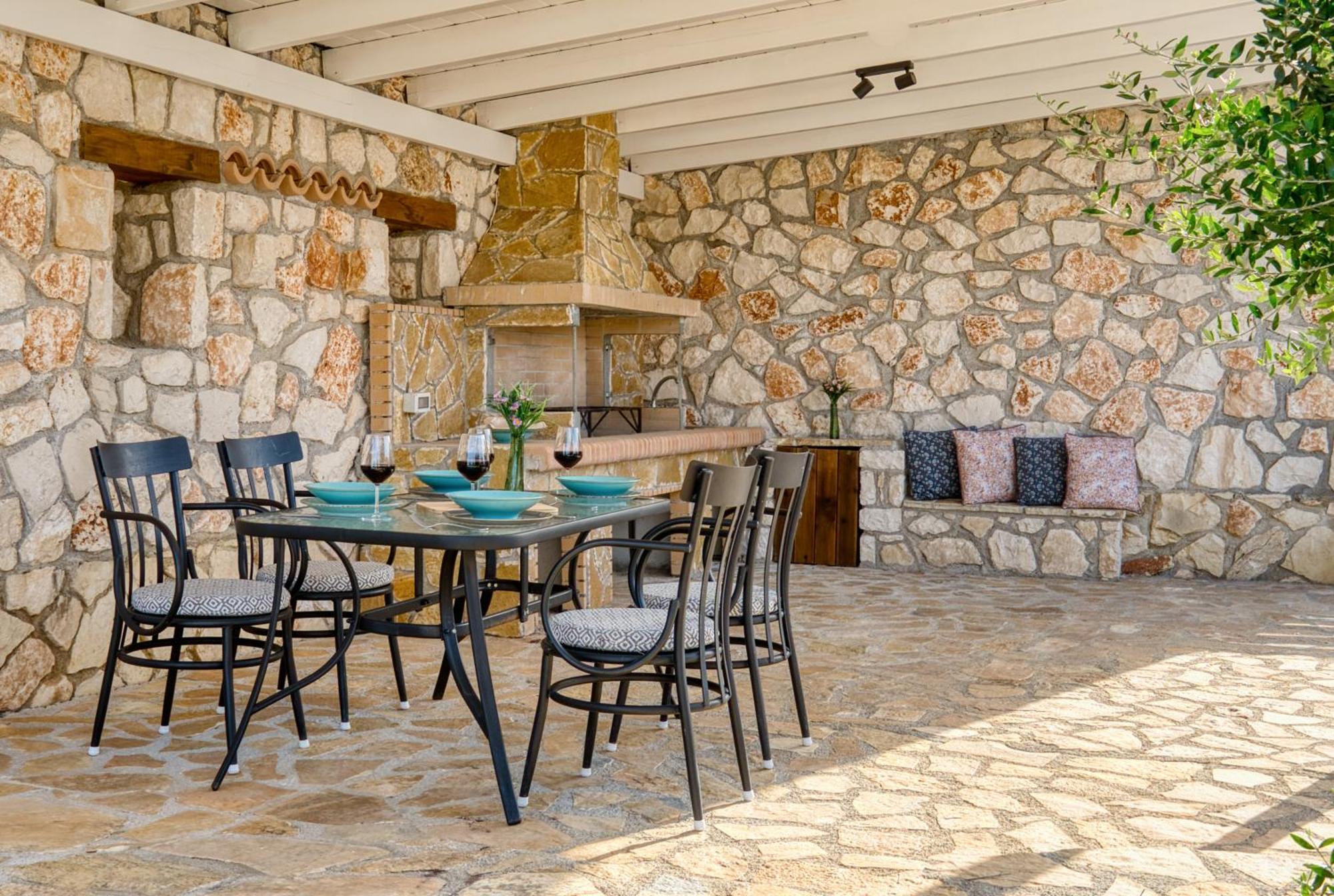 Astarte Villas - Astra Private Villas With Pool Vasilikí Екстериор снимка