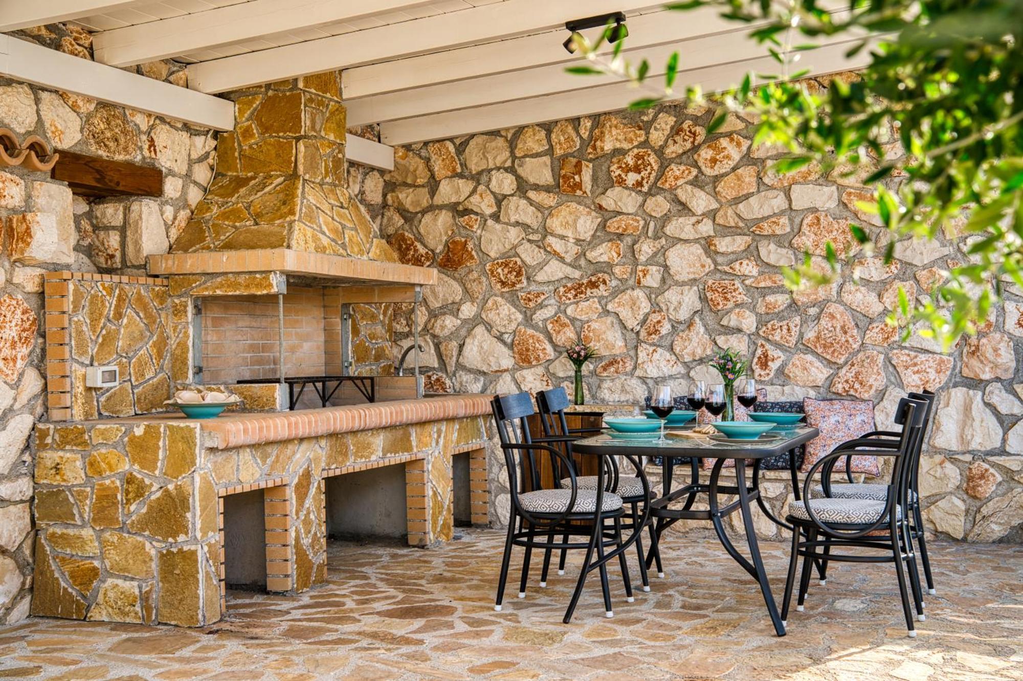Astarte Villas - Astra Private Villas With Pool Vasilikí Екстериор снимка