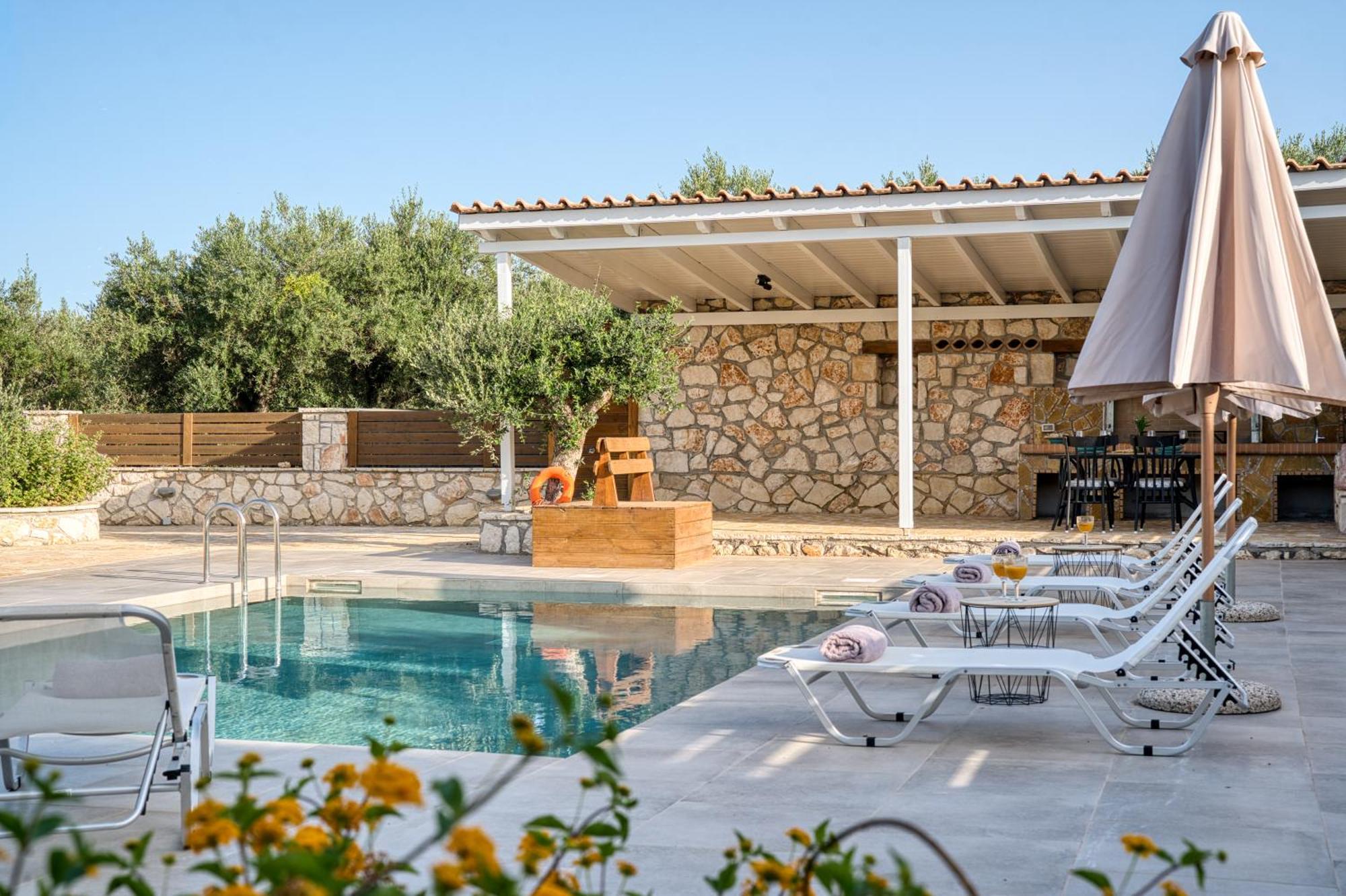 Astarte Villas - Astra Private Villas With Pool Vasilikí Екстериор снимка